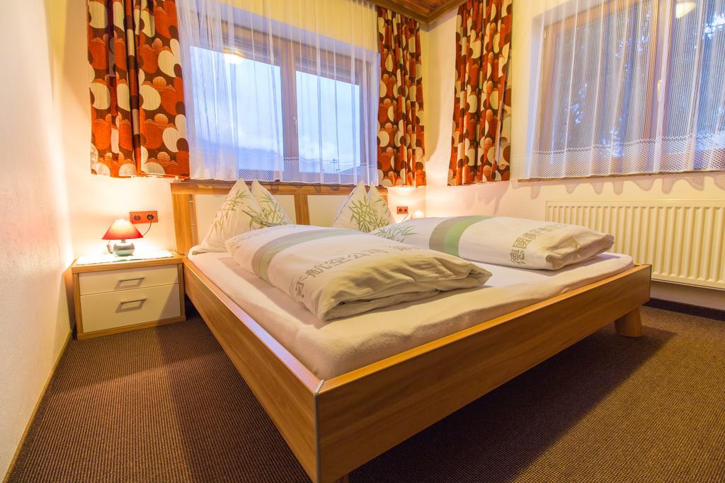 Pension Schweizerhof Waidring Room photo