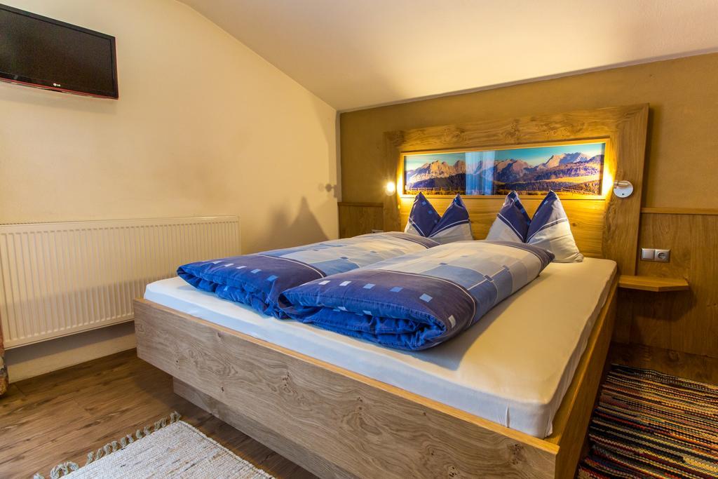 Pension Schweizerhof Waidring Room photo