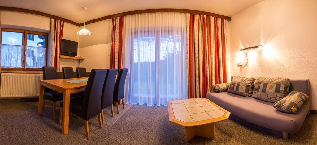Pension Schweizerhof Waidring Room photo