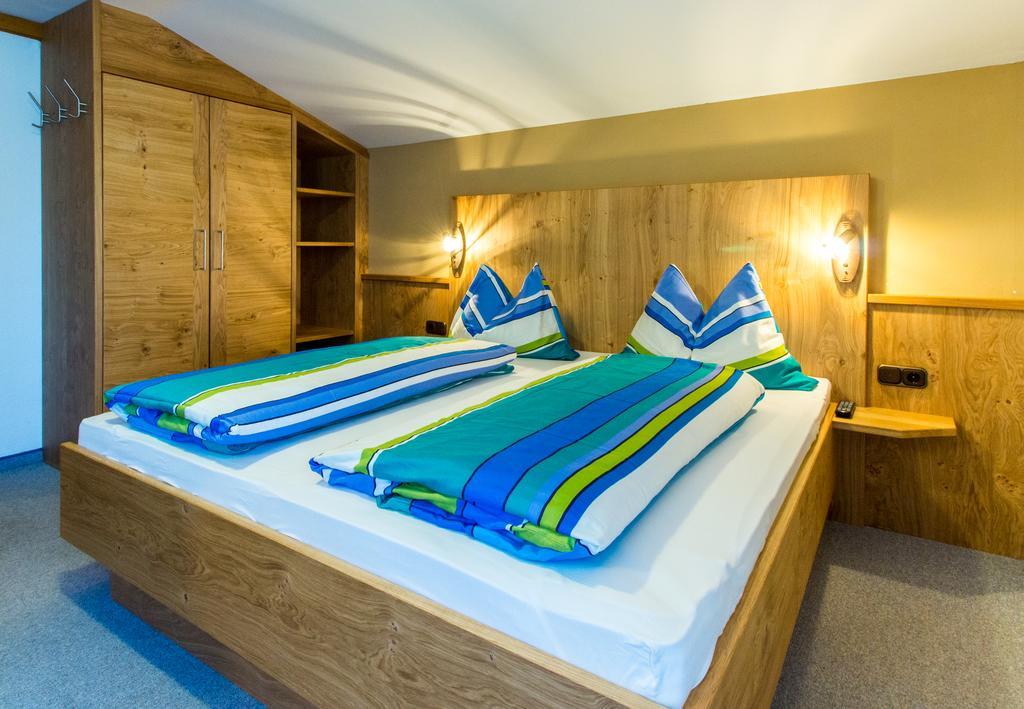 Pension Schweizerhof Waidring Room photo
